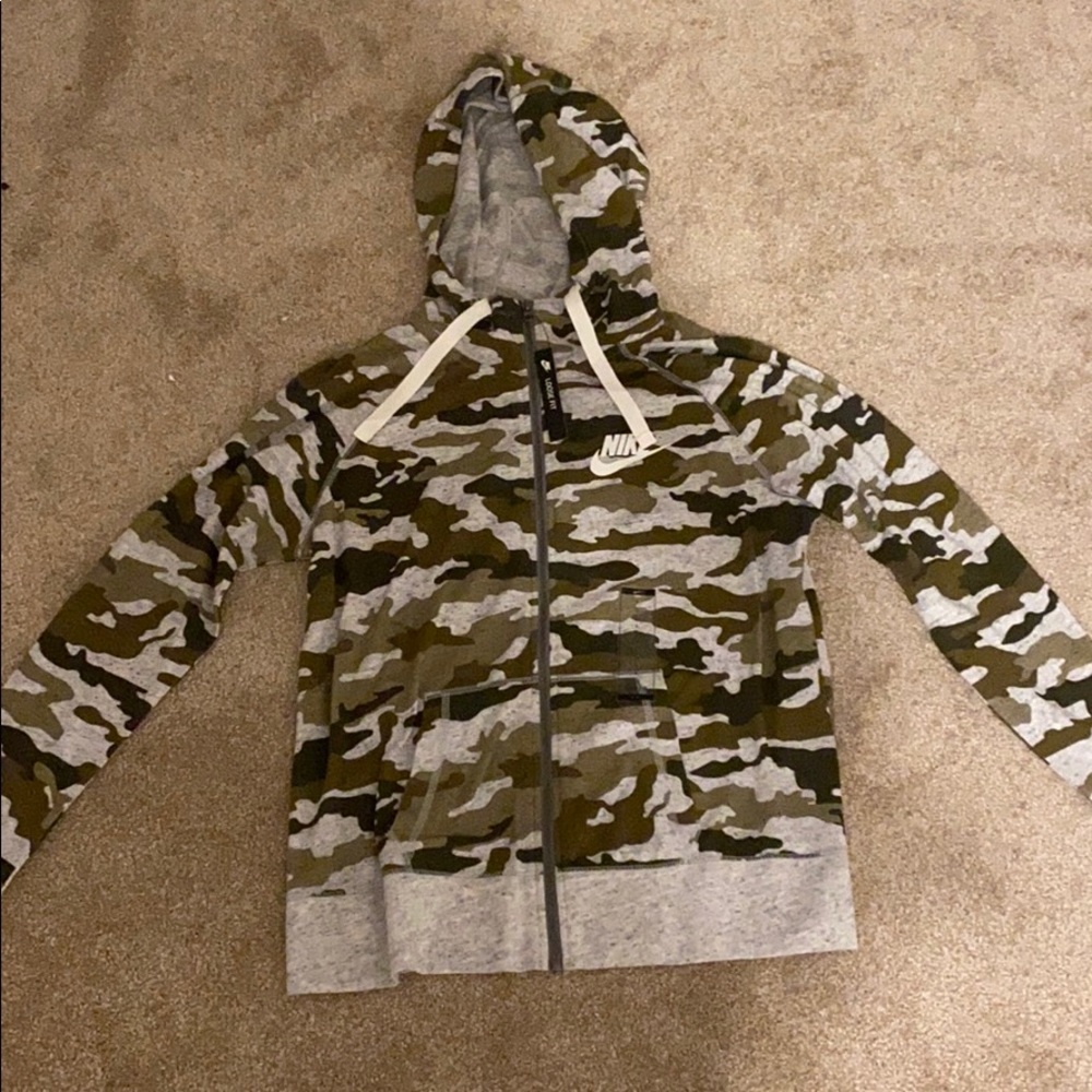 Nike Large Long Sleeve Jacket